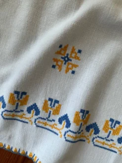 Nappe blanche brodée