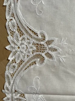 Nappe brodée ajourée ancienne + serviettes