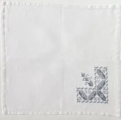 Nappe brodée avec 12 serviettes assorties