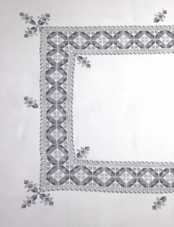 Nappe brodée avec 12 serviettes assorties