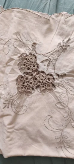 Nappe brodée et ses 12 serviettes