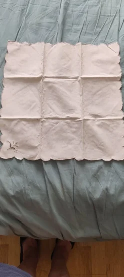 Nappe brodée et ses 12 serviettes