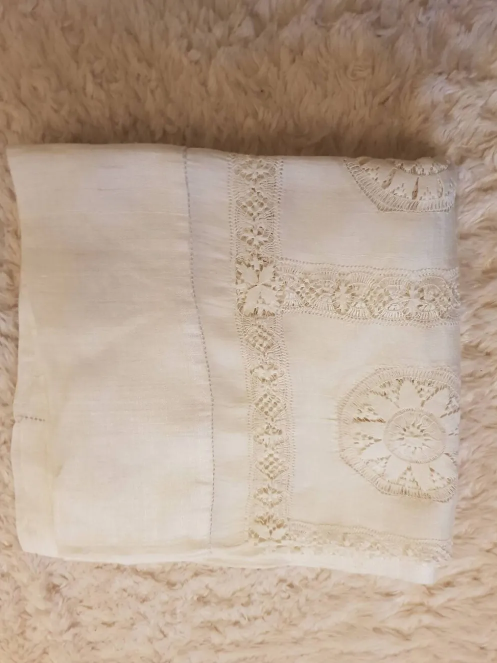 Nappe brodée main