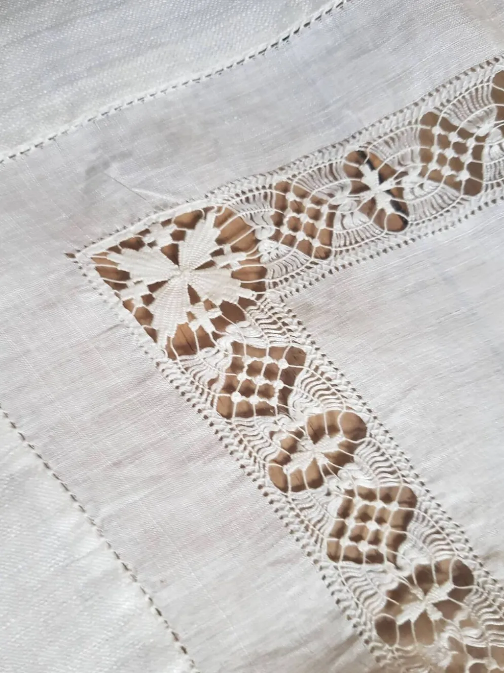Nappe brodée main