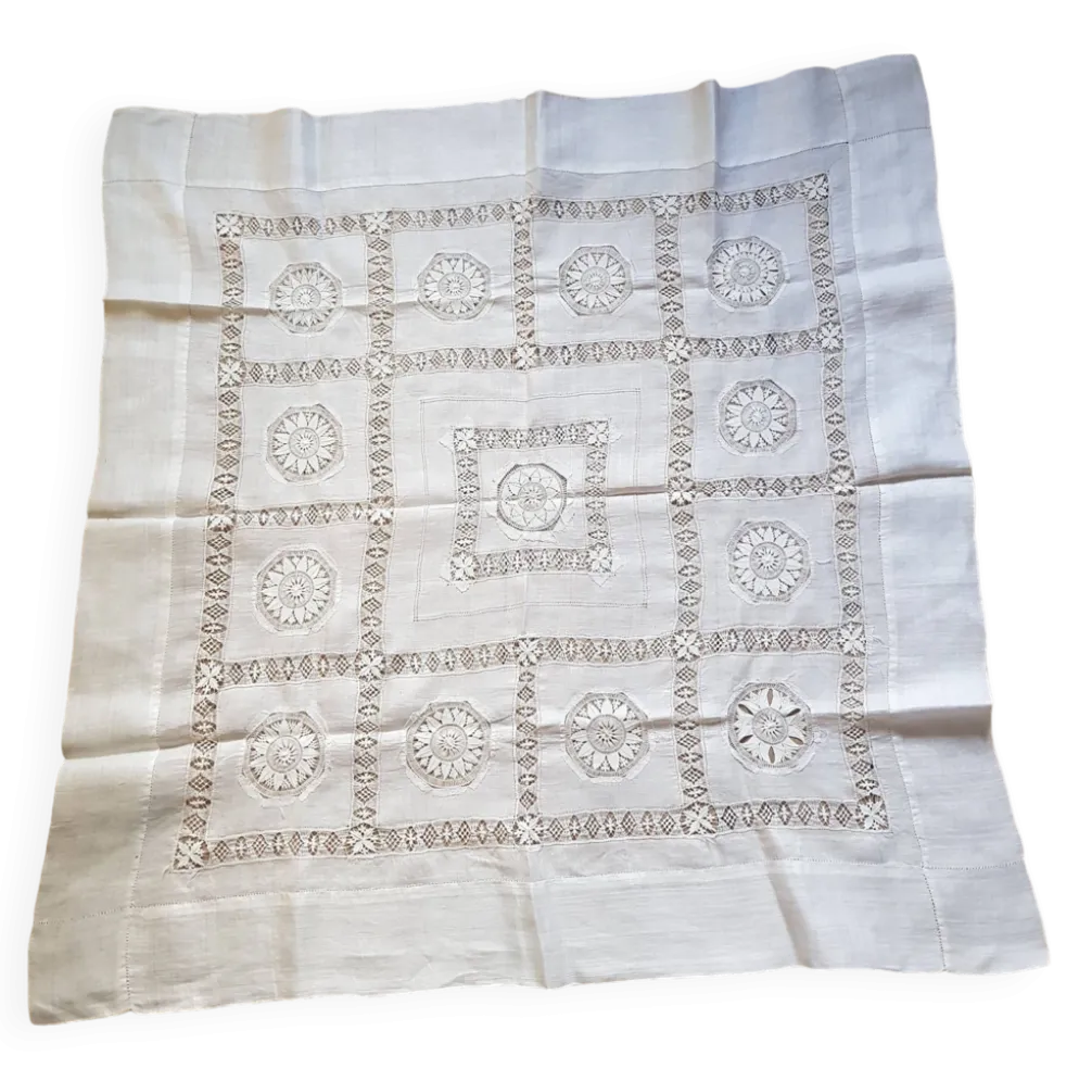 Nappe brodée main