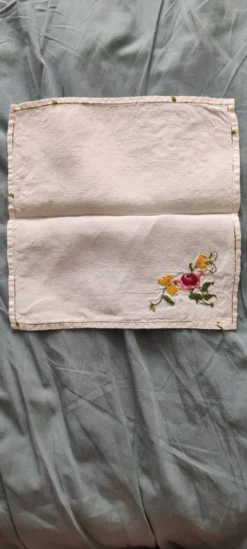 Nappe brodée main et ses six serviettes