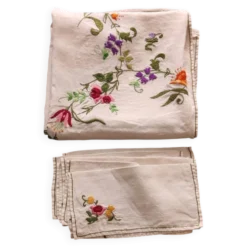 Nappe brodée main et ses six serviettes