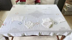 Nappe brodée + 12 Serviettes vintage