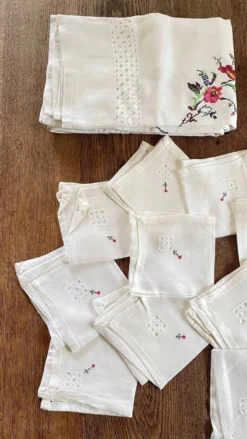 Nappe brodée + 12 Serviettes vintage