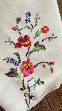 Nappe brodée + 12 Serviettes vintage