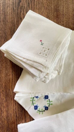 Nappe brodée + 12 Serviettes vintage