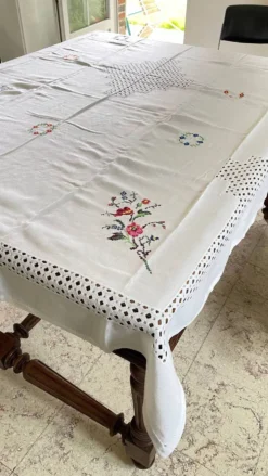 Nappe brodée + 12 Serviettes vintage