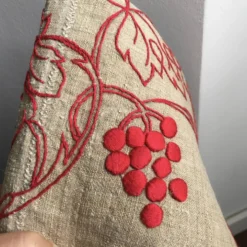 Nappe brodée tissu ancien 131 x 156 cm