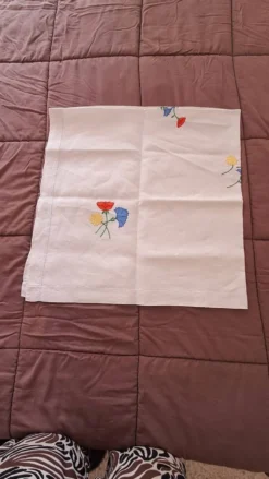 Nappe carrée vintage en lin brodée main à motifs floraux — Années 50/6