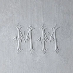 Nappe damassée ancienne monogrammée MM