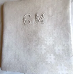 Nappe damassée monogrammée GM , 1m55 x 2m90