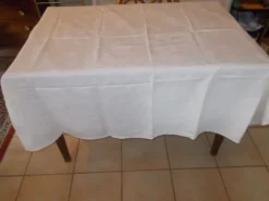Nappe damassée 150 x 145
