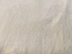 Nappe damassée 175 x 200 volutes et fleurs