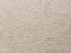 Nappe damassée 130 X 225 volutes et motifs ajourés