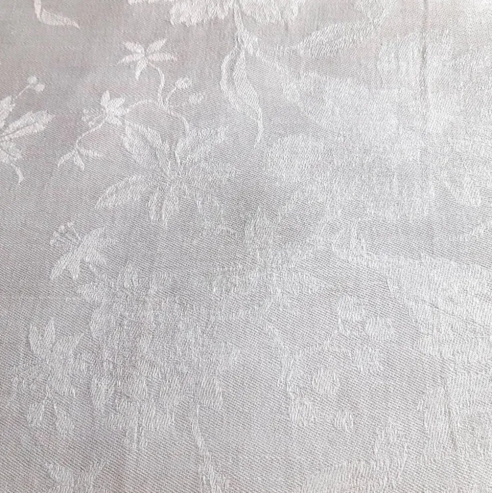 Nappe d'appoint damassée monogrammée "bg" 87 x 74 cm