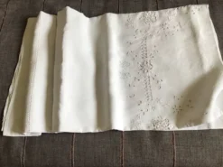 Nappe de réception en lin blanc BR 2mx2m10