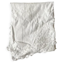 Nappe en coton blanc brodé et ajouré