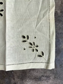 Nappe en coton brodé et 6 serviettes de table