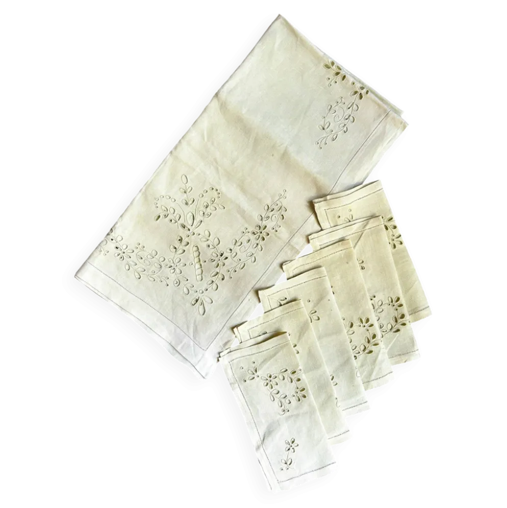Nappe en coton brodé et 6 serviettes de table