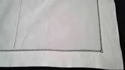 Nappe en lin blanc avec broderies et jours 1.65 x 2.40 m