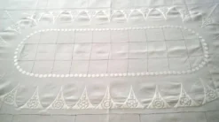 Nappe en lin blanc avec broderies et jours 1.65 x 2.40 m