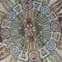 Nappe en soie d’Alger époque début XXe motifs floraux rehaussés de fils dorés, fait main