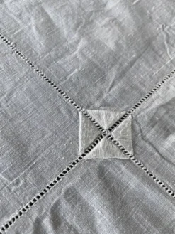 Nappe et 12 serviettes brodées et monogrammées