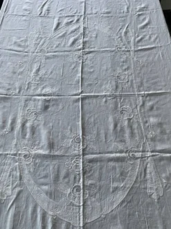Nappe et 12 serviettes brodées et monogrammées