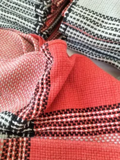 Nappe et 12 serviettes corail et gris Esprit rétro scandinave années 60