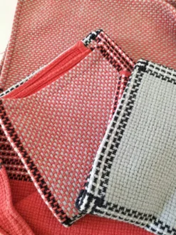 Nappe et 12 serviettes corail et gris Esprit rétro scandinave années 60