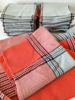 Nappe et 12 serviettes corail et gris Esprit rétro scandinave années 60