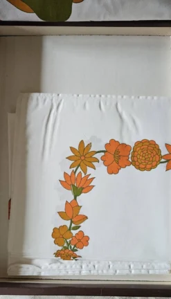 Nappe et 8 serviettes de table orange vintage