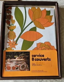 Nappe et 8 serviettes de table orange vintage