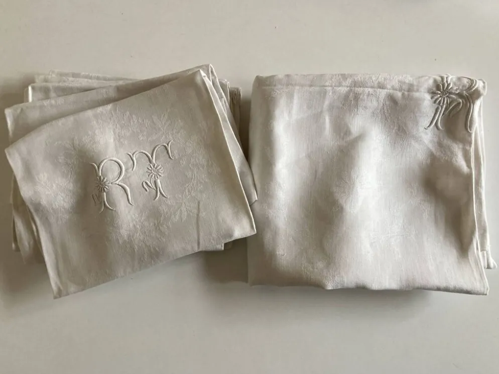 Nappe et 8 serviettes en damas de lin brodées RT vers 1900
