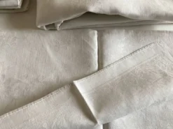 Nappe et 8 serviettes en damas de lin brodées RT vers 1900