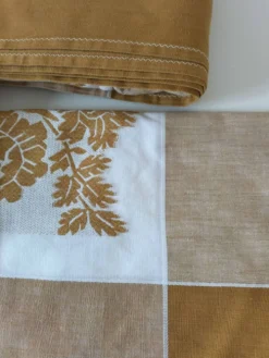 Nappe et 8 serviettes vintage – tons caramel et moutarde dorée