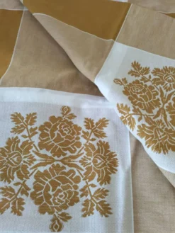 Nappe et 8 serviettes vintage – tons caramel et moutarde dorée