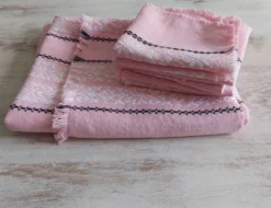 Nappe et six serviettes