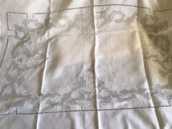 Nappe japonisante en fil de lin blanc