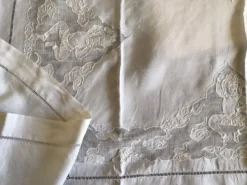Nappe japonisante en fil de lin blanc