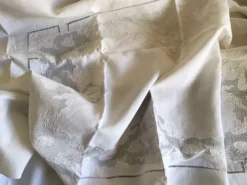 Nappe japonisante en fil de lin blanc
