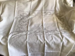 Nappe japonisante en fil de lin blanc