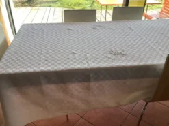 Nappe MC rect 205x178 damassée carreaux grège
