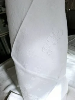 Nappe monogrammée ancienne et 8 serviettes de table