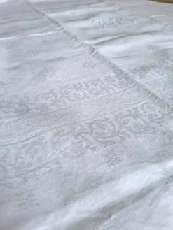 Nappe monogrammée ancienne et 8 serviettes de table